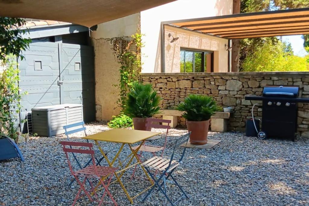 Gite Cosy Au Coeur Du Luberon Lagnes Esterno foto
