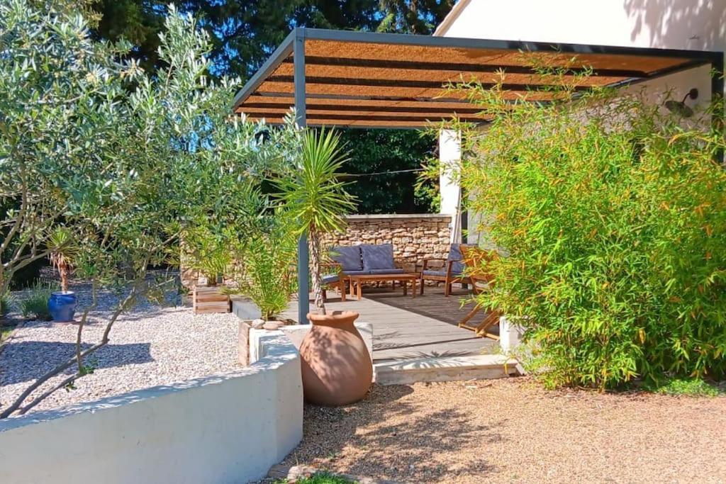 Gite Cosy Au Coeur Du Luberon Lagnes Esterno foto