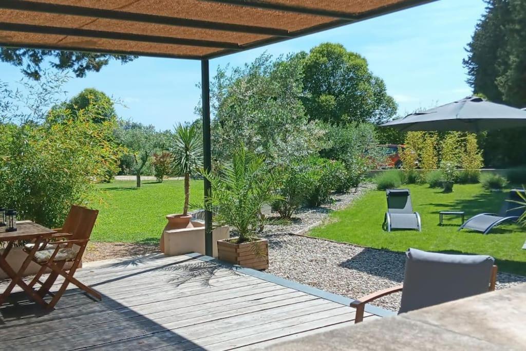 Gite Cosy Au Coeur Du Luberon Lagnes Esterno foto